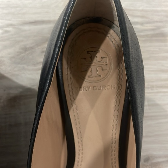 Tory Burch Black Leather Wedge Pumps Size 6 - Picture 10 of 16